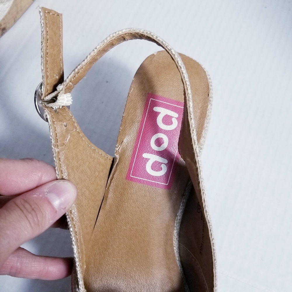 POP KALIE WEDGE SANDALS WITH SLINGBACKS AND FLOWER ON FRONT SIZE 6.5 - Picture 16 of 16